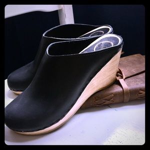 No.6 wedge clogs